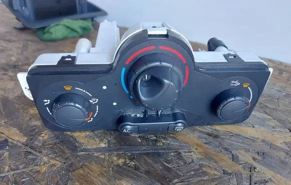 Renault Clio III Climate control unit 030967W 69590001
