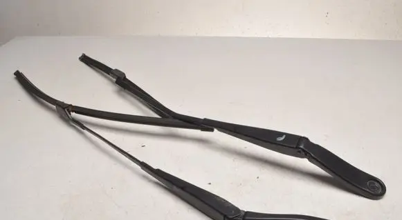 Volvo S60 Front wiper blade arm 30753504