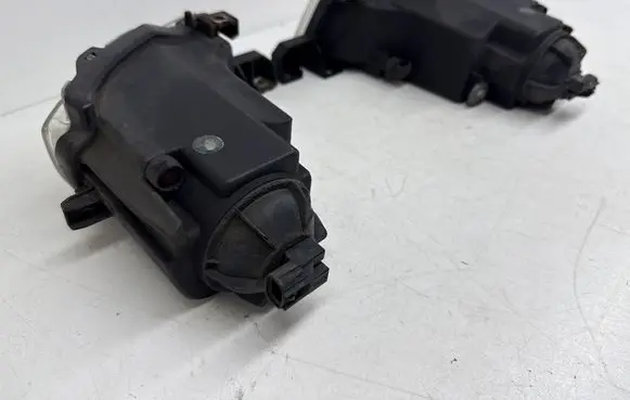 Lexus IS 200-300 Fog light set 8122153110 81211-53110 81211-53240
