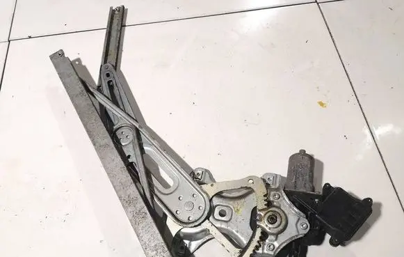 Toyota Avensis T270 Sliding door window regulator with motor 