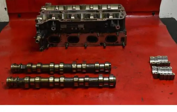 Opel Corsa E Engine head 55562229