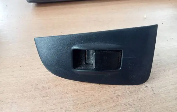 Toyota Avensis T250 Electric window control switch 7423105140