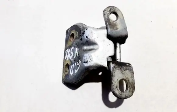 Hyundai Getz Rear door lower hinge