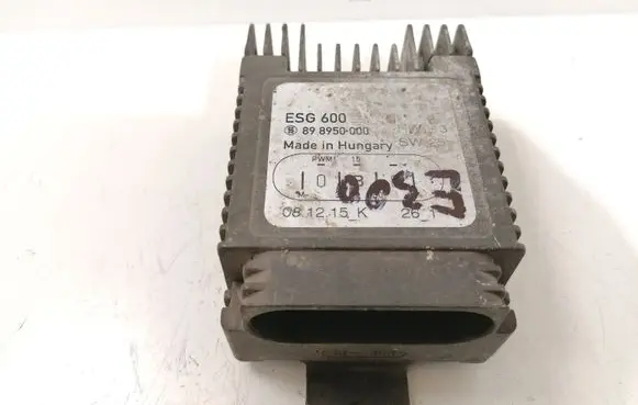 Mercedes-Benz E W210 Coolant fan relay 898950000
