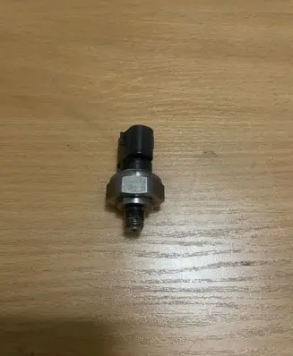 Toyota Hilux (AN10, AN20, AN30) Oil pressure sensor 8352060060