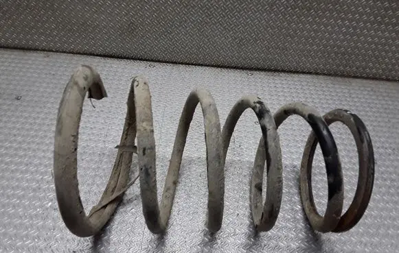Nissan X-Trail T30 Rear coil spring