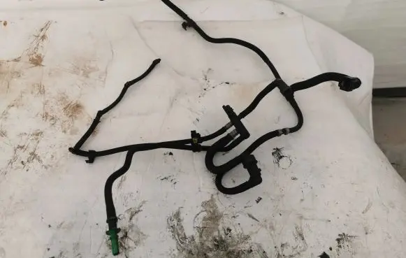 Volvo S40 Fuel line/pipe/hose 