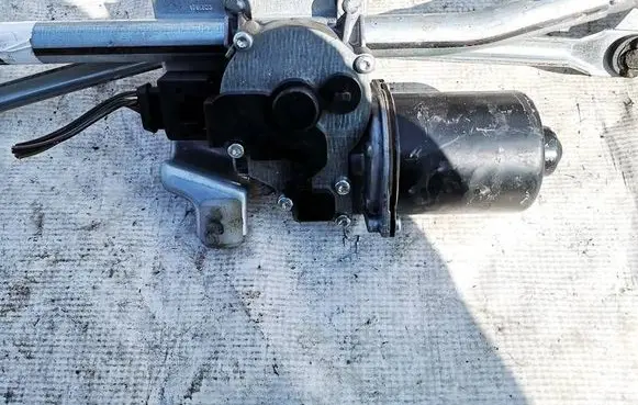 BMW 1 E81 E87 Wiper motor 6925706 404871