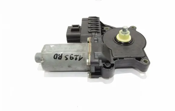 Ford Mondeo Mk III Front door window regulator motor 0130821771