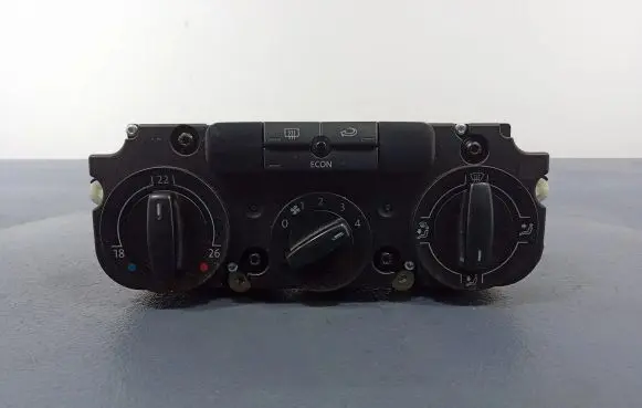 Volkswagen PASSAT B6 Climate control unit 747309-00