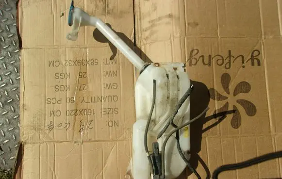 Mitsubishi Colt Lamp washer fluid tank 