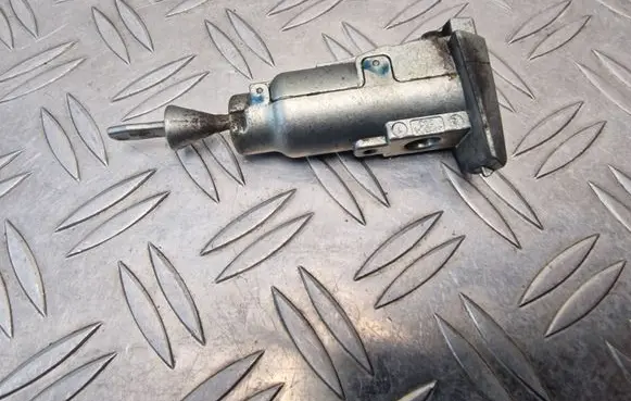 Volkswagen Golf VII Front door lock (next to the handle) 5G0837167