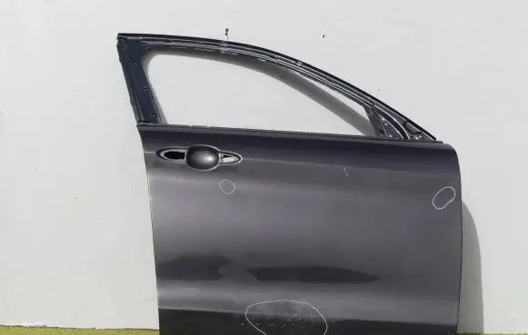Alfa Romeo Stelvio Front door