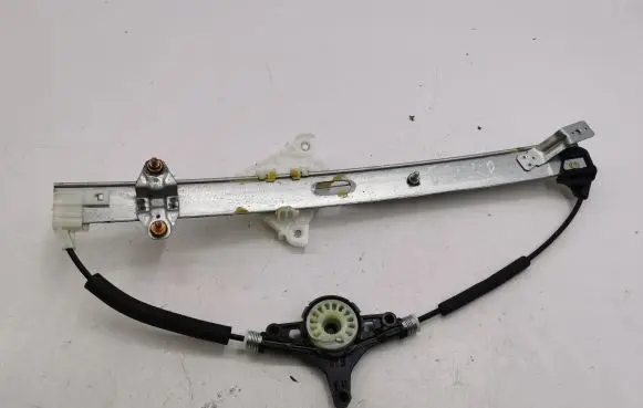 Mazda 6 Front window lifting mechanism without motor