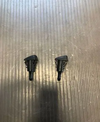 Hyundai Santa Fe Windshield washer spray nozzle 