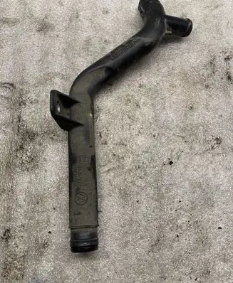 Volkswagen PASSAT B6 Engine coolant pipe/hose 03L122065K
