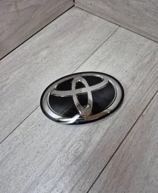 Toyota Hilux (AN120, AN130) Manufacturer badge logo/emblem 90975-A2014