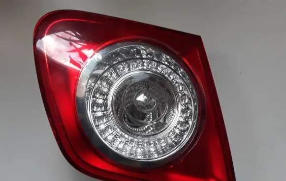Volkswagen Jetta V Tailgate rear/tail lights 1K5945093