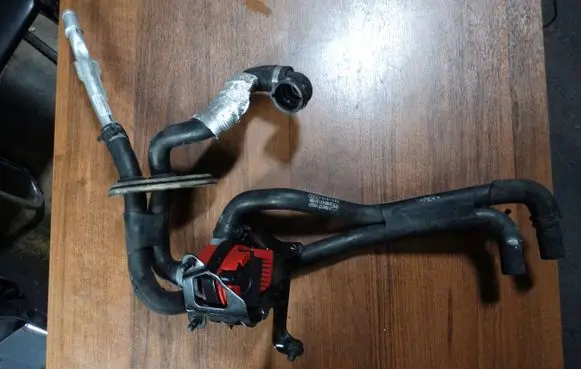 Audi A7 S7 4K8 Engine coolant pipe/hose 4G0121601A