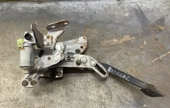 Cadillac SRX Brake pedal 50000501