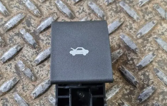 Dodge Challenger Engine bonnet (hood) release handle