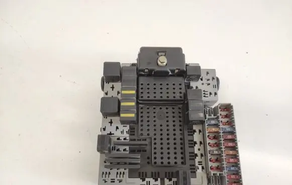 Volvo S60 Fuse module 8645729