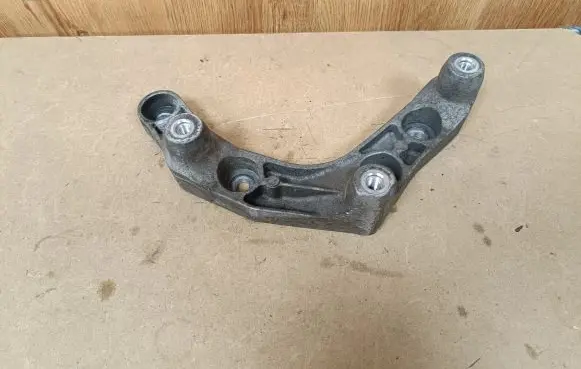 Mercedes-Benz GLC X253 C253 Engine mounting bracket A6420140600