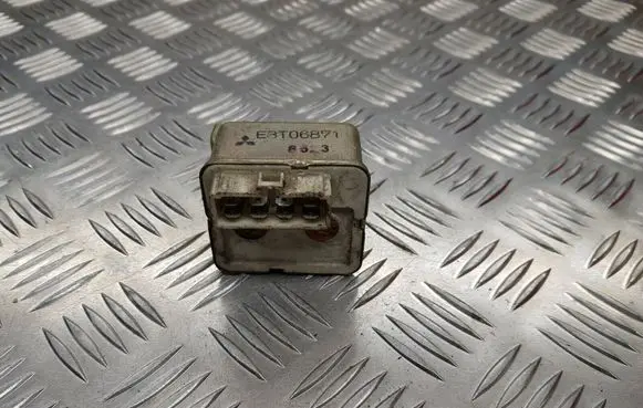 Mitsubishi Colt Other relay E8T06871