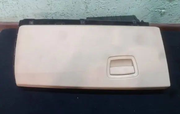 Glove box