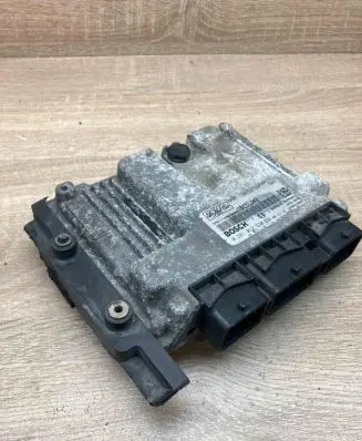 Mazda 3 I Engine control unit/module ECU 5M6112A650BA 0281012530 3CJA