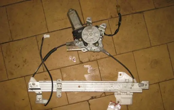 Mitsubishi Lancer Rear door window regulator with motor