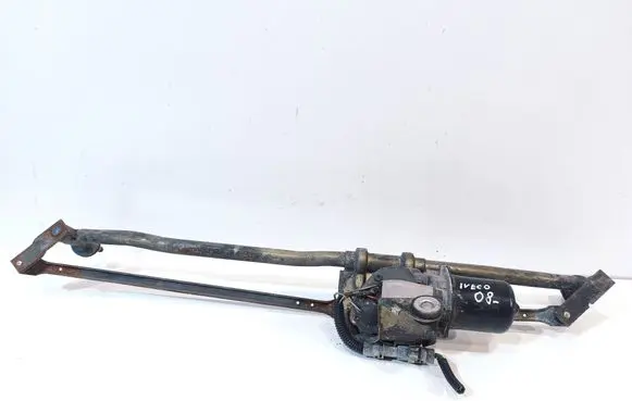 Front wiper linkage and motor
