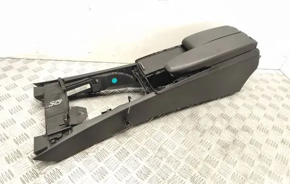 Mercedes-Benz C W204 Center console A2046800150 A2045401307