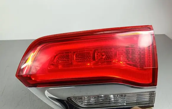 Jeep Grand Cherokee Tailgate rear/tail lights 092013B P68110046AC F00HT0403402
