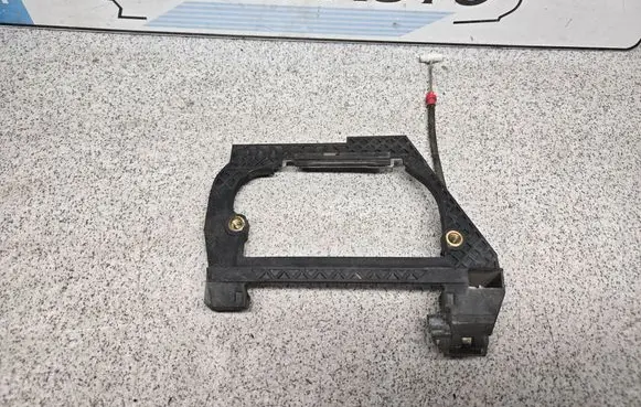 BMW 5 E39 Rear door exterior handle/bracket 51228236646