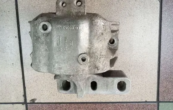 Volkswagen Golf IV Engine mount bracket 1J0199262CB