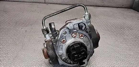 Toyota Corolla Verso AR10 Fuel injection high pressure pump 221000R010 HU2940000314