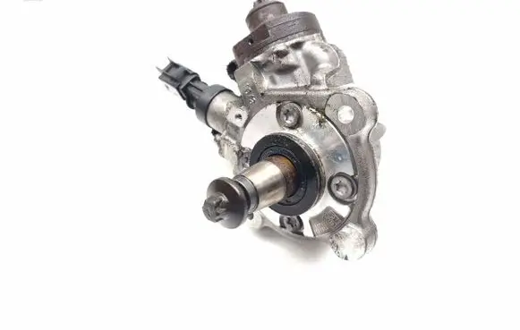 BMW 5 E60 E61 Fuel injection high pressure pump 7807495 0445010510