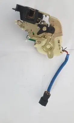 KIA Sorento Rear door lock YO2 03115