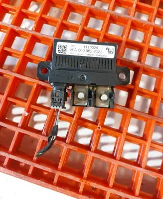 Mercedes-Benz E W212 Charging relay A0009822023 1110029