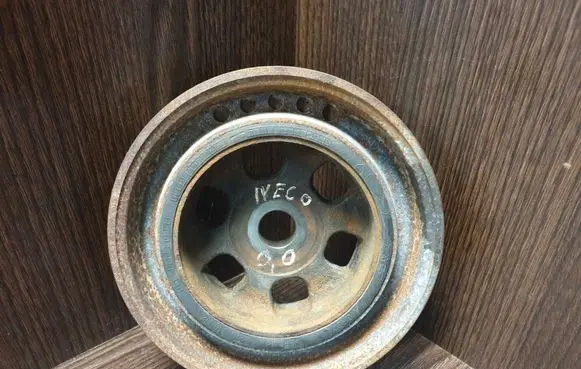 Iveco Daily 35 - 40.10 Crankshaft pulley 504085756
