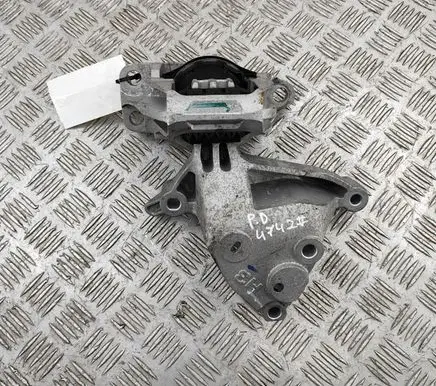 Nissan Qashqai J12 Engine mount bracket 112106UB0A