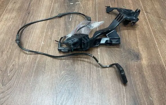 Mercedes-Benz E W213 Front ABS sensor wiring A2135403705 A2135405800 A2135462180