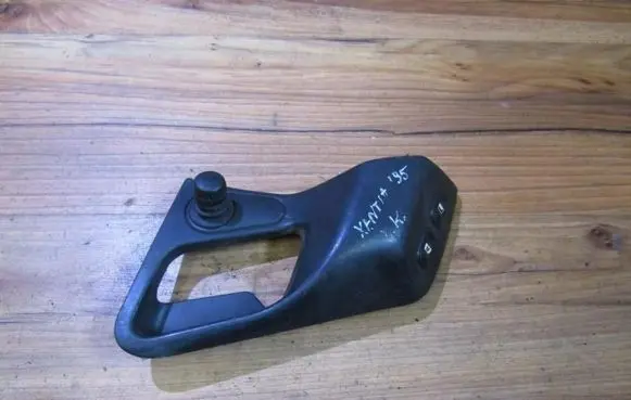 Citroen Xantia Front door window switch trim 9613735677