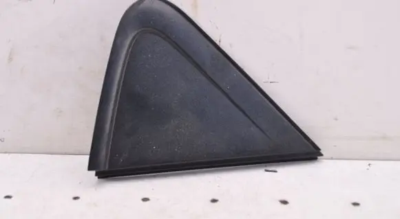 Rear fender molding trim
