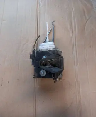 Audi A4 S4 B5 8D Front door lock 8d1837015a