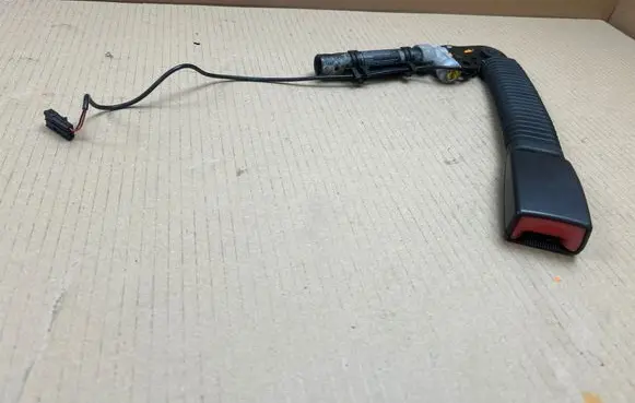 BMW 5 E60 E61 Front seatbelt buckle 6982519
