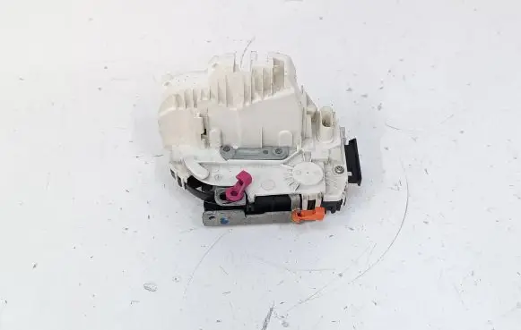 Chrysler Town & Country V Front door lock P04589693AD