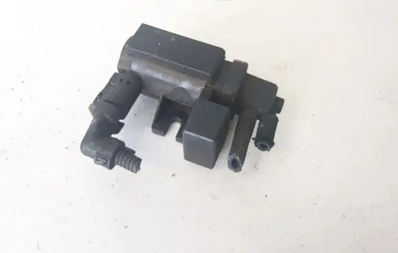 BMW 5 E60 E61 Turbo solenoid valve 70206301 08t053
