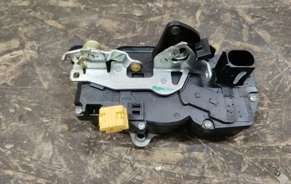 Cadillac SRX Rear door lock L10373664